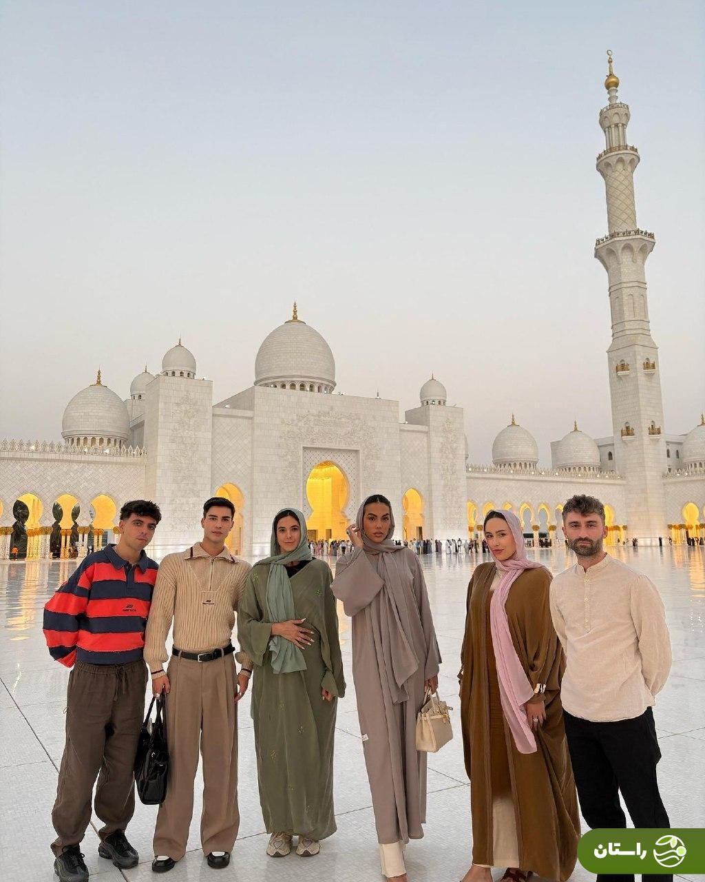 عکس/ جورجینا رودریگز با پوشش اسلامی در مسجد شیخ زاید امارات