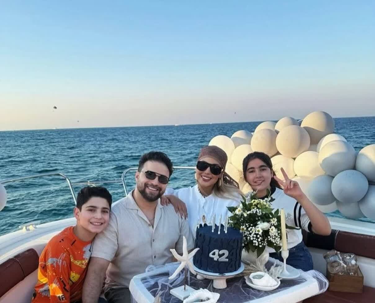 عکس/ تولد بابک جهانبخش با خانواده در دریا عکس/ تولد بابک جهانبخش با خانواده در دریا