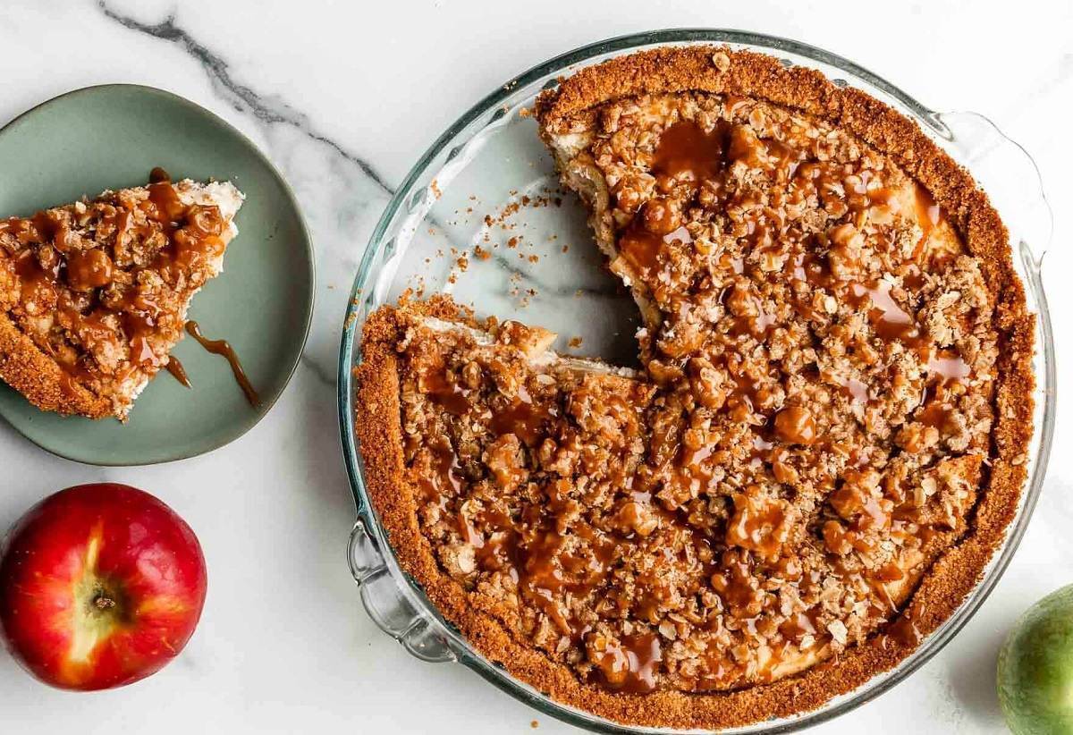 طرز تهیه کیک استروسل سیب؛ کیک خوشمزه کافی شاپی
