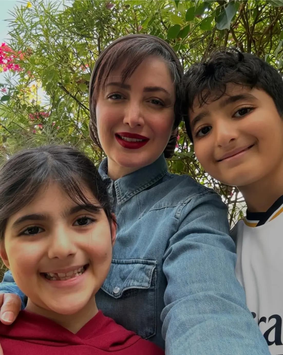 قاب بهاری شیلا خداداد و فرزندانش