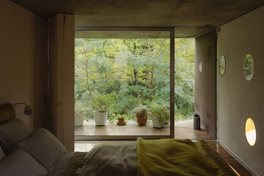 ویلایی در فرانسه با دیوارهایی شبیه پنیر!