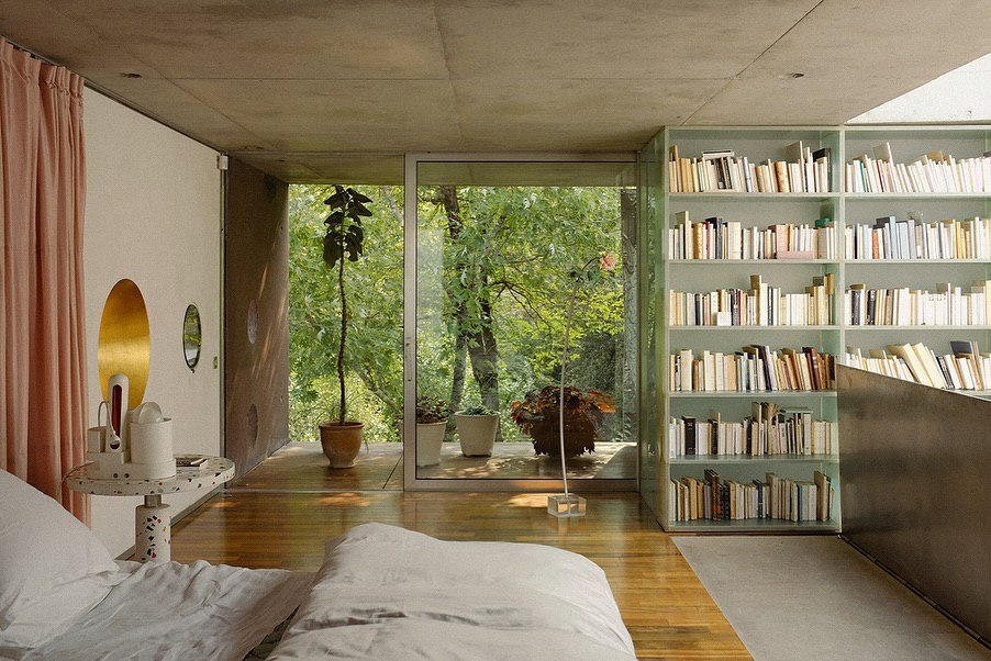 ویلایی در فرانسه با دیوارهایی شبیه پنیر!