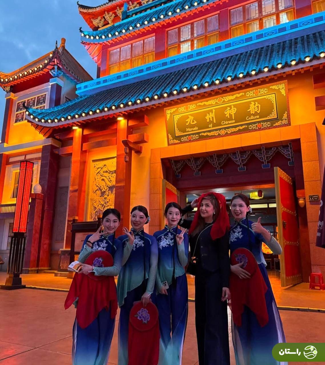 عکس/ استایل مریم معصومی در خیابانهای چین عکس/ استایل مریم معصومی در خیابانهای چین