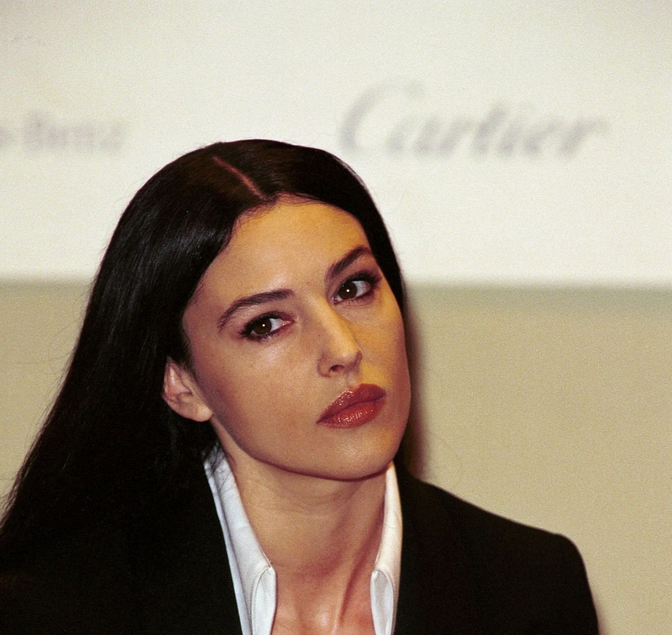 عکس/ تیپ و چهره متفاوت مونیکا بلوچی ۲۵ سال پیش با لباس رسمی