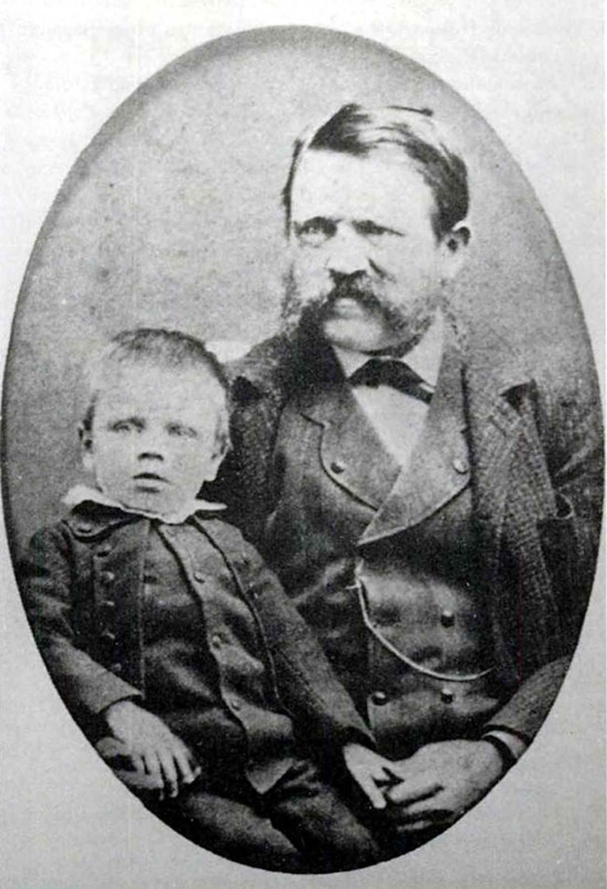 کودکی آدولف هیتلر کودکی آدولف هیتلر