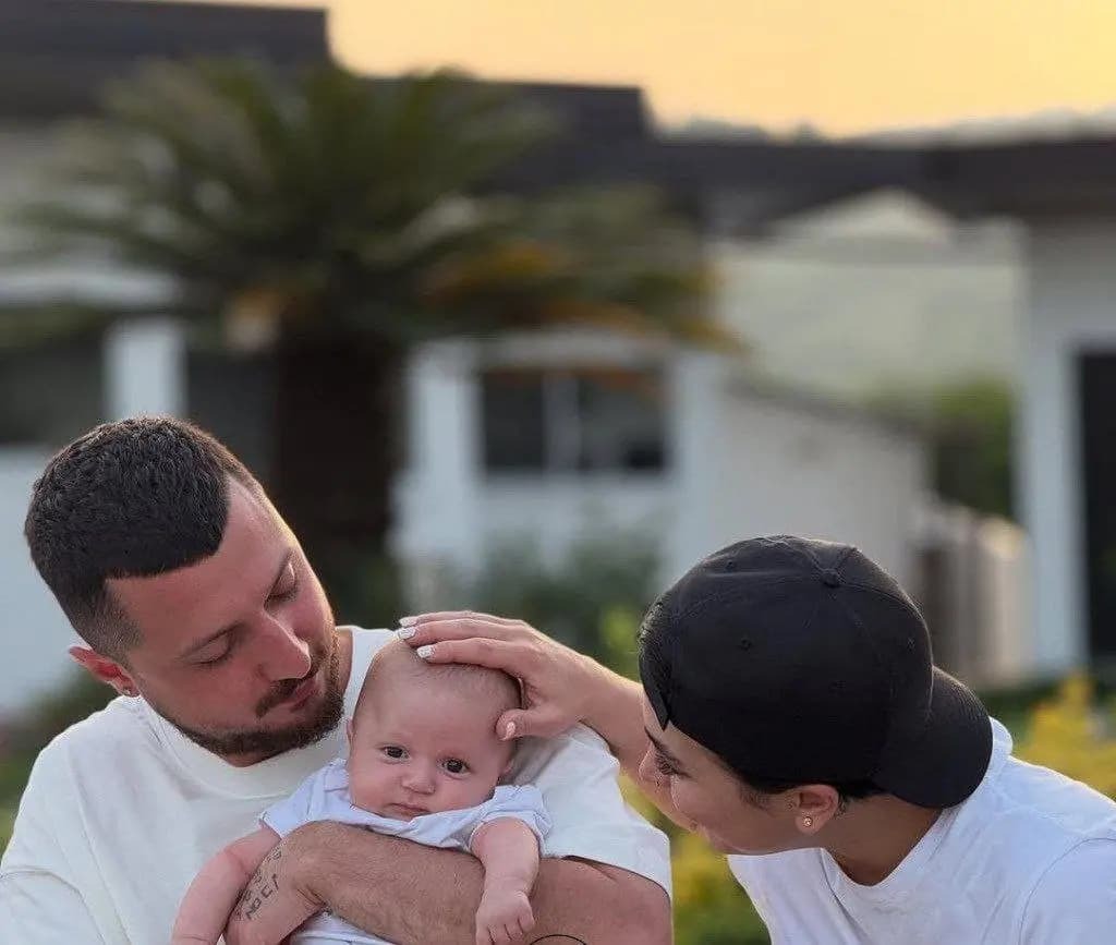 عکس/ اولین قاب خانوادگی شایع با همسر و فرزندش