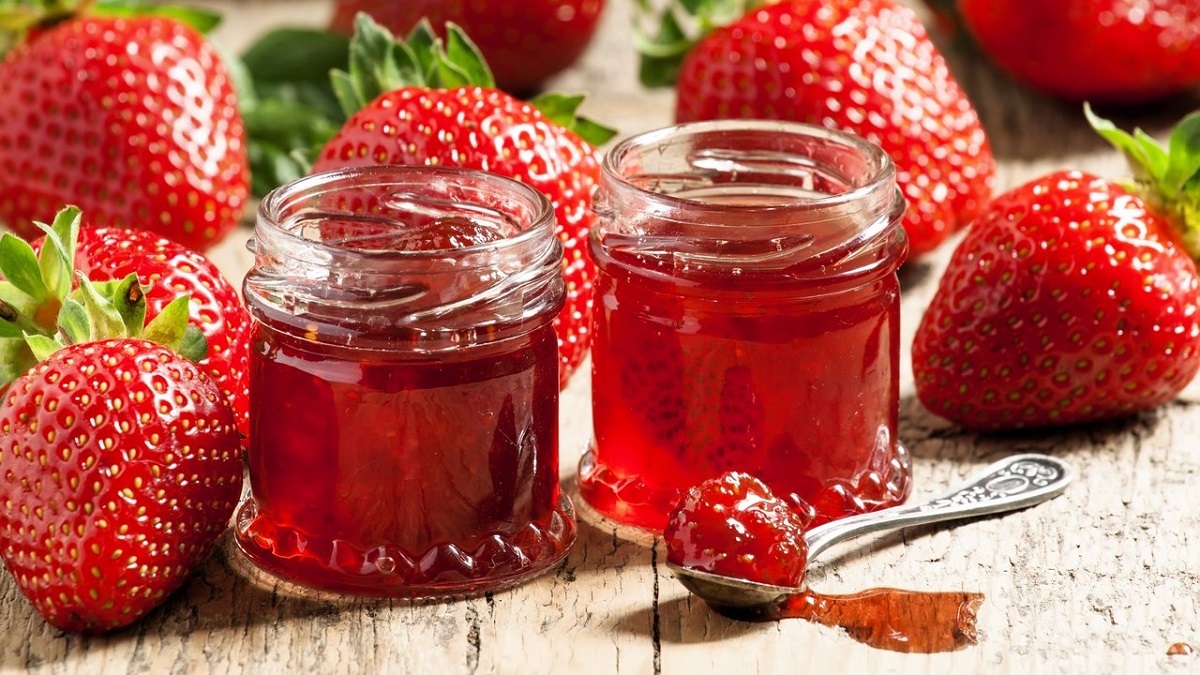 فوت و فنهای خوشمزهتر کردن مربای توت فرنگی فوت و فنهای خوشمزهتر کردن مربای توت فرنگی