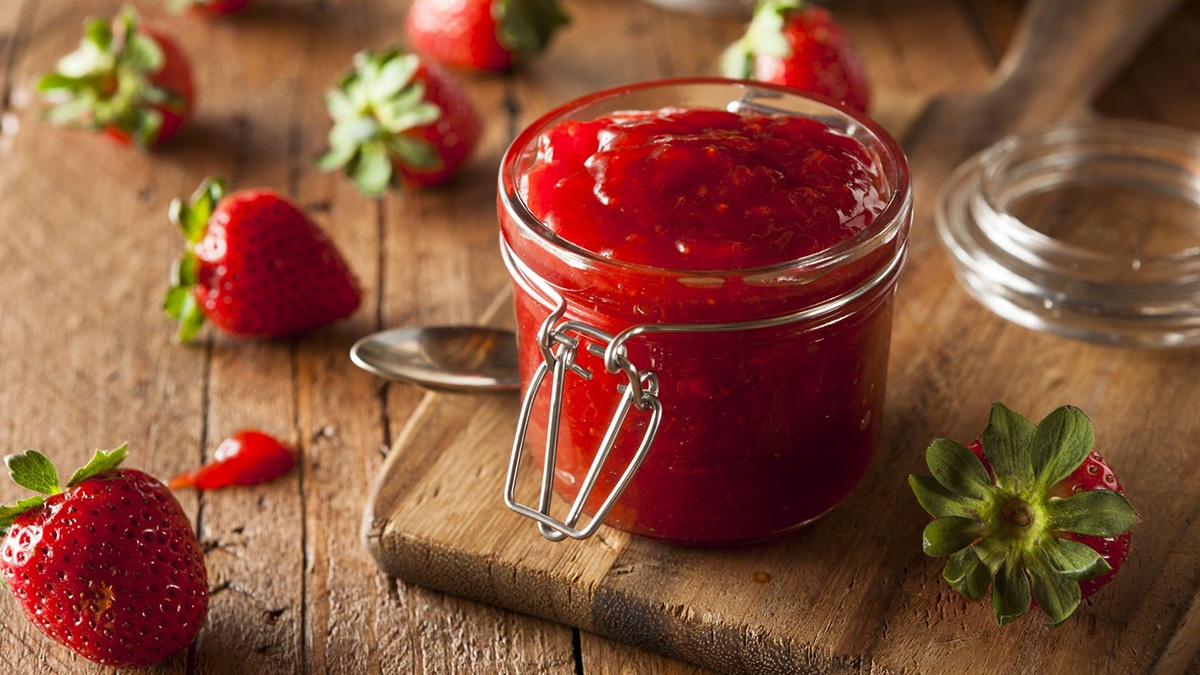 فوت و فنهای خوشمزهتر کردن مربای توت فرنگی فوت و فنهای خوشمزهتر کردن مربای توت فرنگی