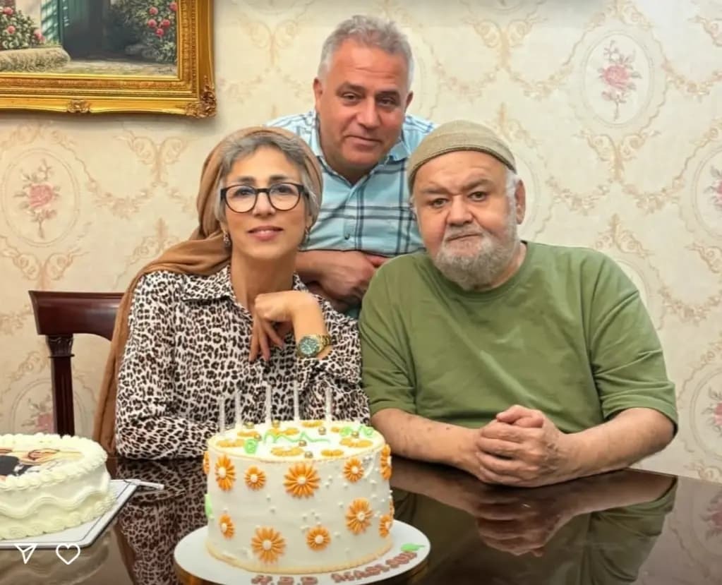 عکس/ جشن تولد همسر اکبر عبدی در کنار خانواده