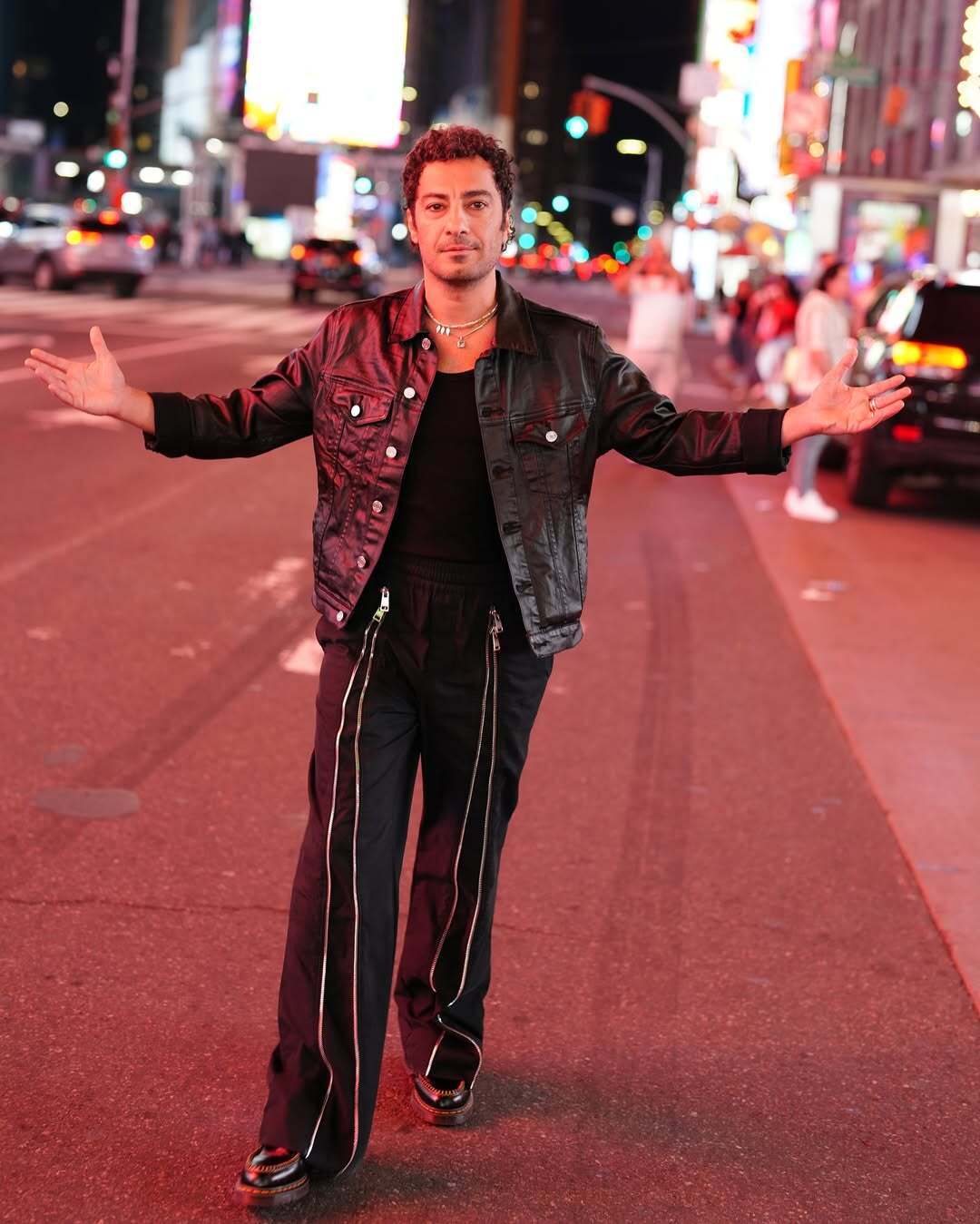 ژستهای نوید محمدزاده در خیابانهای نیویورک ژستهای نوید محمدزاده در خیابانهای نیویورک