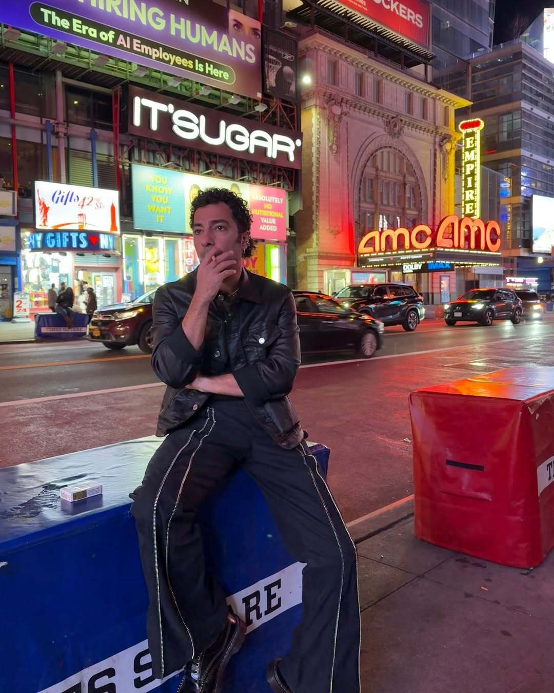 ژستهای نوید محمدزاده در خیابانهای نیویورک ژستهای نوید محمدزاده در خیابانهای نیویورک