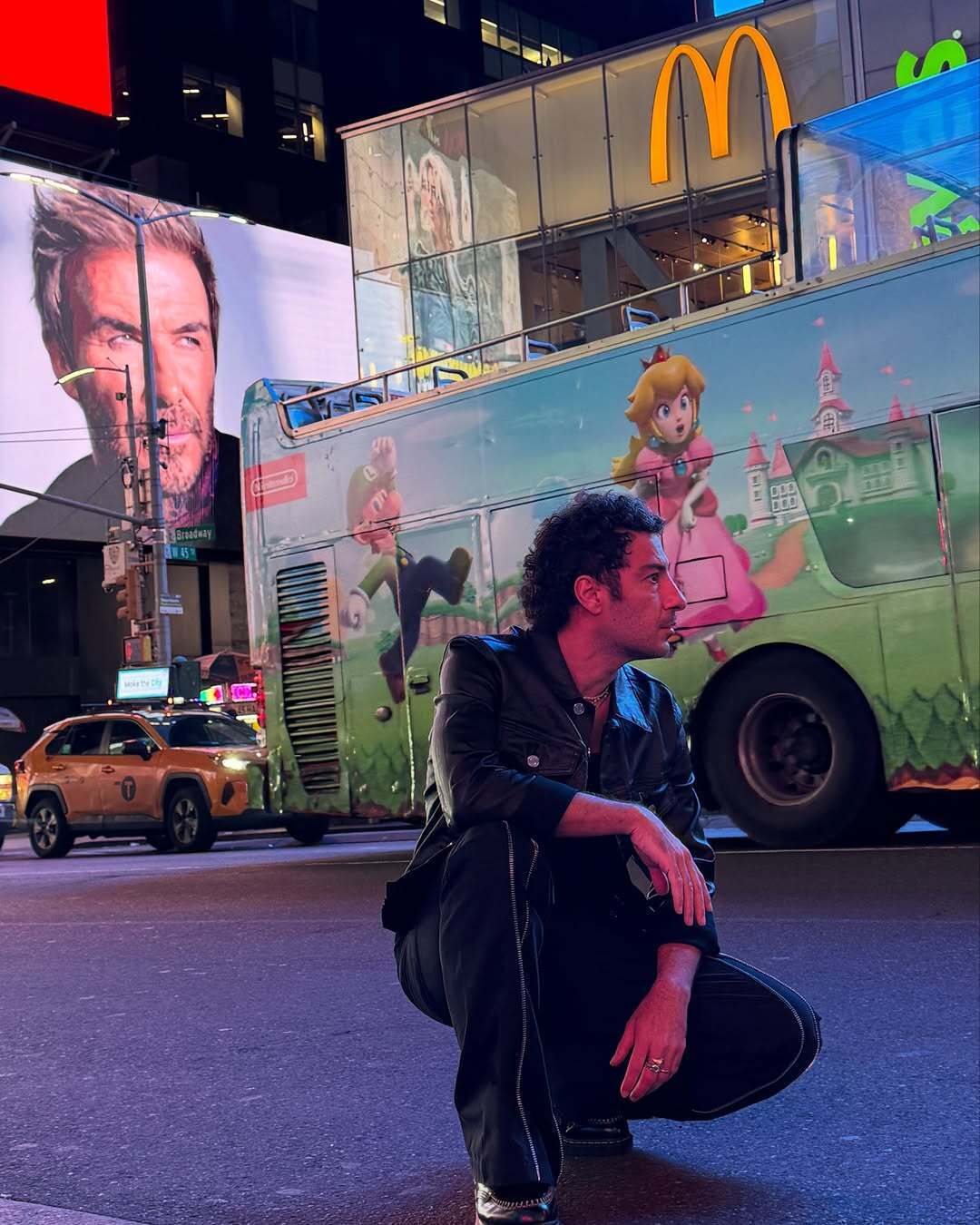 ژستهای نوید محمدزاده در خیابانهای نیویورک ژستهای نوید محمدزاده در خیابانهای نیویورک