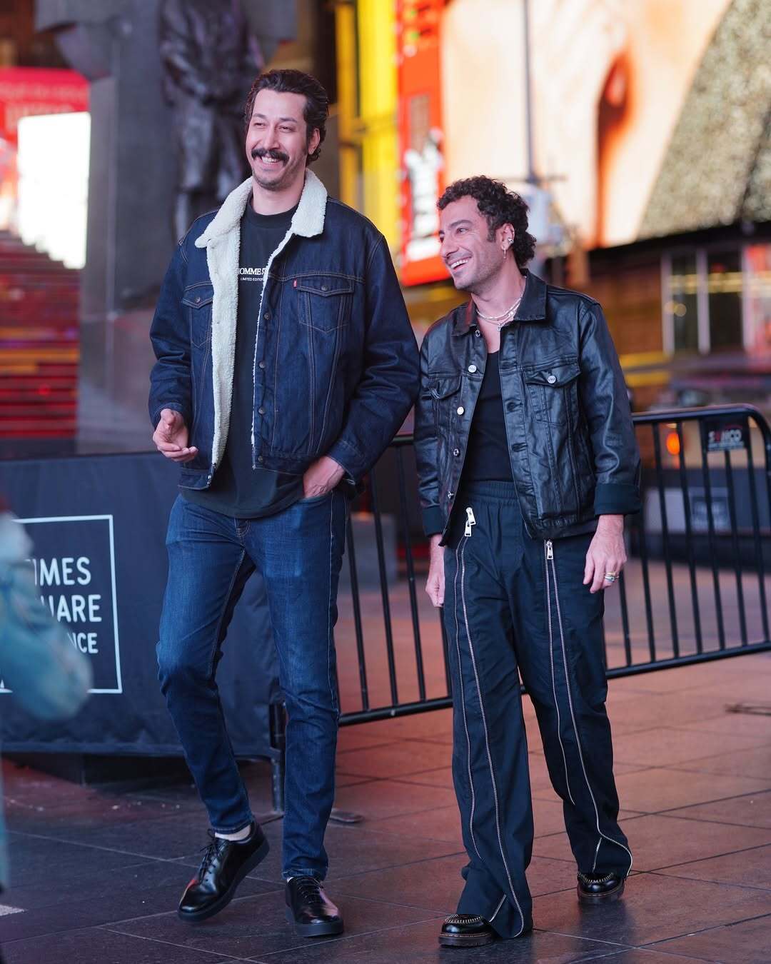 ژستهای نوید محمدزاده در خیابانهای نیویورک ژستهای نوید محمدزاده در خیابانهای نیویورک