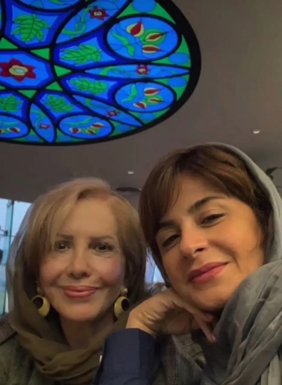 قاب دونفره سیما تیرانداز و مادرش