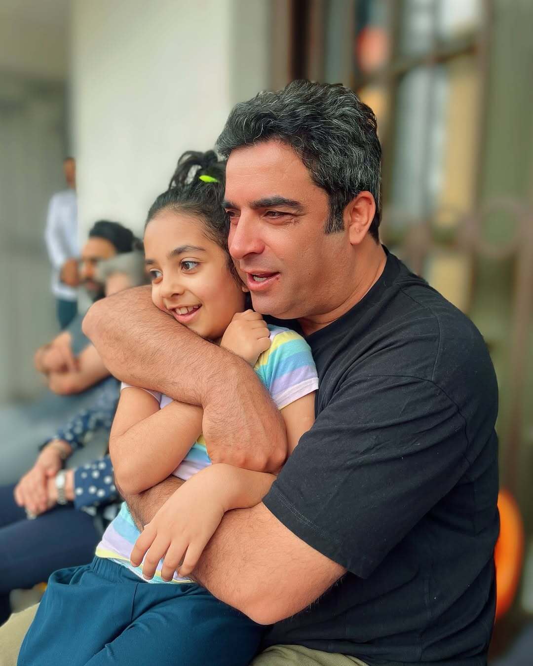 عکس/ قاب عاشقانه منوچهر هادی و سوفیا در آخرین روز مدرسه عکس/ قاب عاشقانه منوچهر هادی و سوفیا در آخرین روز مدرسه