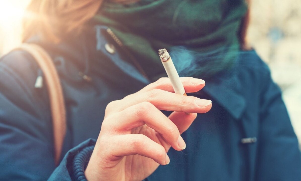 چگونه با نوجوانی که سیگار میکشد رفتار کنیم چگونه با نوجوانی که سیگار میکشد رفتار کنیم