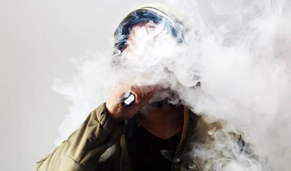 چگونه با نوجوانی که سیگار میکشد رفتار کنیم چگونه با نوجوانی که سیگار میکشد رفتار کنیم