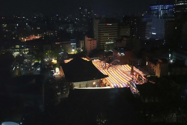 تصاویری جالب از جشنواره فانوس نیلوفر آبی در سئول تصاویری جالب از جشنواره فانوس نیلوفر آبی در سئول