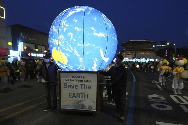 تصاویری جالب از جشنواره فانوس نیلوفر آبی در سئول تصاویری جالب از جشنواره فانوس نیلوفر آبی در سئول