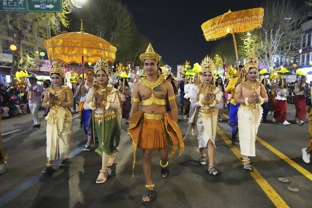 تصاویری جالب از جشنواره فانوس نیلوفر آبی در سئول تصاویری جالب از جشنواره فانوس نیلوفر آبی در سئول