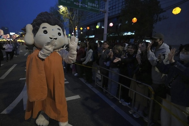 تصاویری جالب از جشنواره فانوس نیلوفر آبی در سئول تصاویری جالب از جشنواره فانوس نیلوفر آبی در سئول