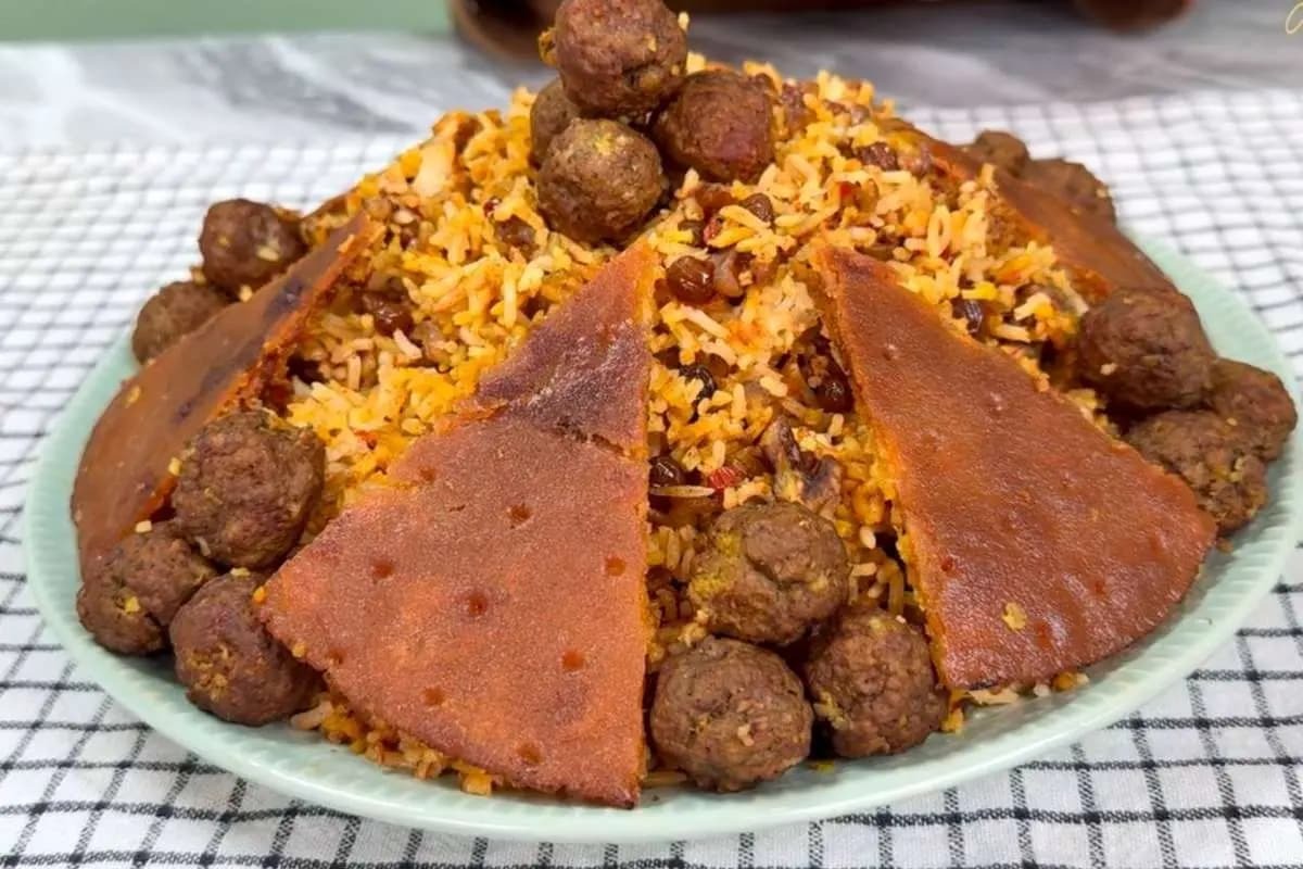 طرز تهیه گردو پلو ؛ غذای مجلسی شهر کرد