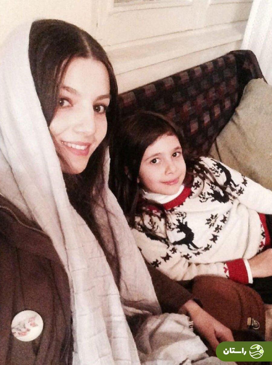 عکس دیده نشده از کودکی نفس بازغی در کنار مهسا حجازی بازیگر نقش شیرین در سریال تاسیان