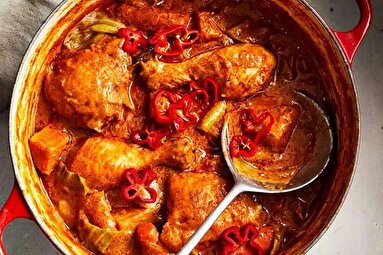 طرز تهیه خورش مرغ و گوجه؛ یک غذای فوری