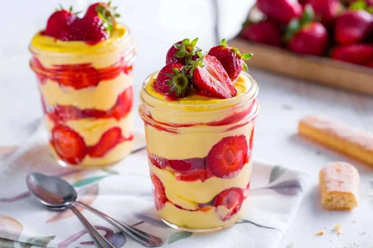 طرز تهیه تیرامیسو توت فرنگی و لیمو؛ دسر جذاب بهاری
